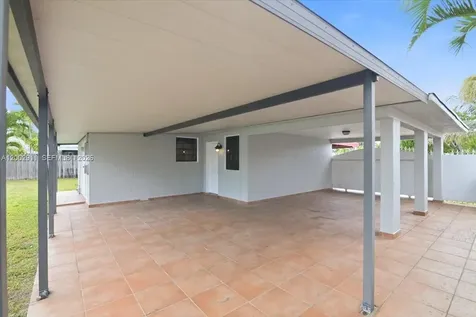 687 W 39th Place Hialeah FL 33012