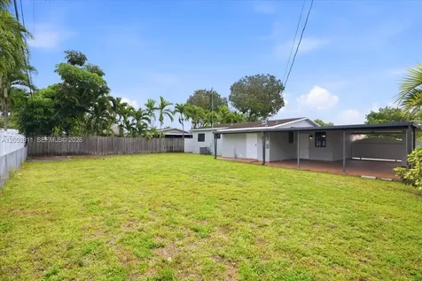 687 W 39th Place Hialeah FL 33012