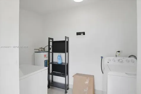 687 W 39th Place Hialeah FL 33012