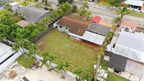 687 W 39th Place Hialeah FL 33012