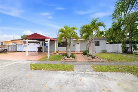 687 W 39th Place Hialeah FL 33012