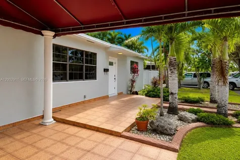 687 W 39th Place Hialeah FL 33012