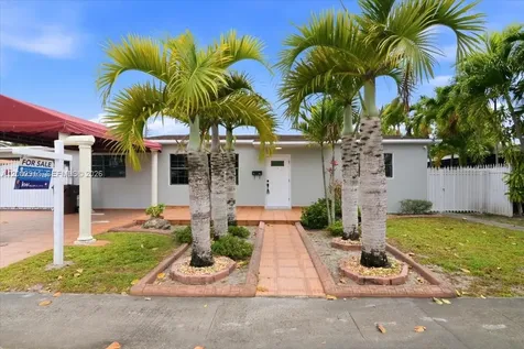 687 W 39th Place Hialeah FL 33012