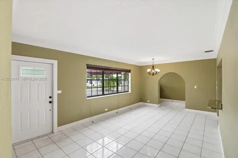 687 W 39th Place Hialeah FL 33012
