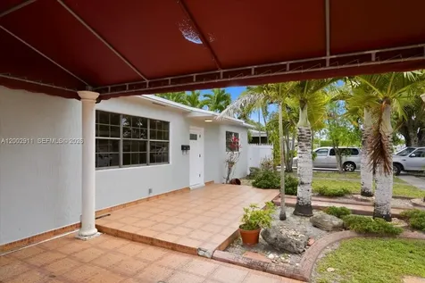 687 W 39th Place Hialeah FL 33012