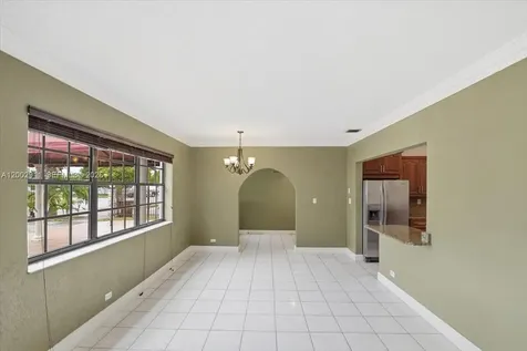687 W 39th Place Hialeah FL 33012