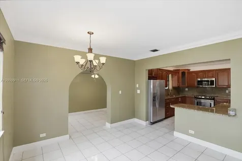 687 W 39th Place Hialeah FL 33012
