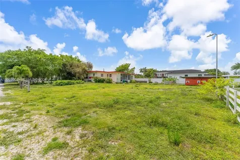 12445 SW 46th Street Miami FL 33175