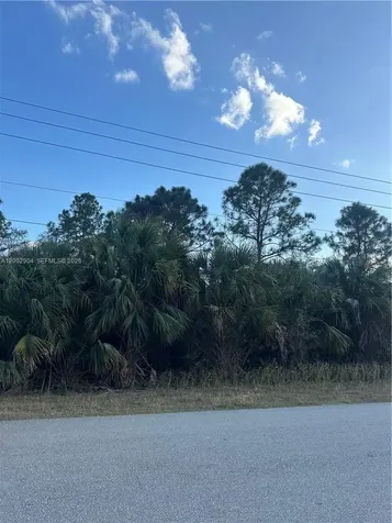 665 Woodcrest Lehigh Acres FL 33972