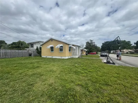 1512 N 23rd Avenue Hollywood FL 33020