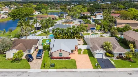 13721 Oak Ridge Drive Davie FL 33325