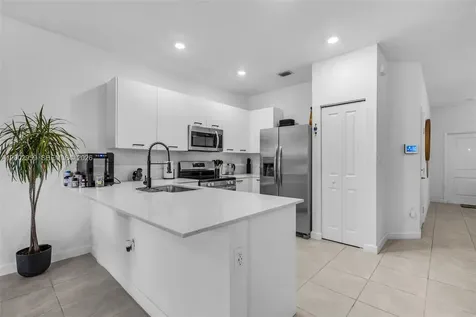 12586 NW 22nd Place Miami FL 33167