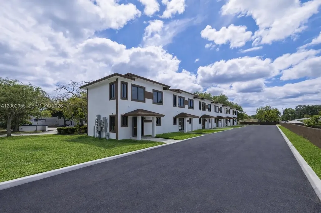 4717 SW 32nd Avenue Dania Beach FL 33312