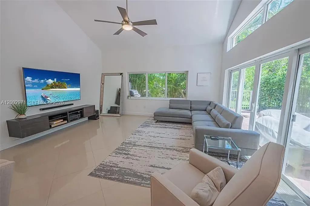 1135 W Lake Street Hollywood FL 33019