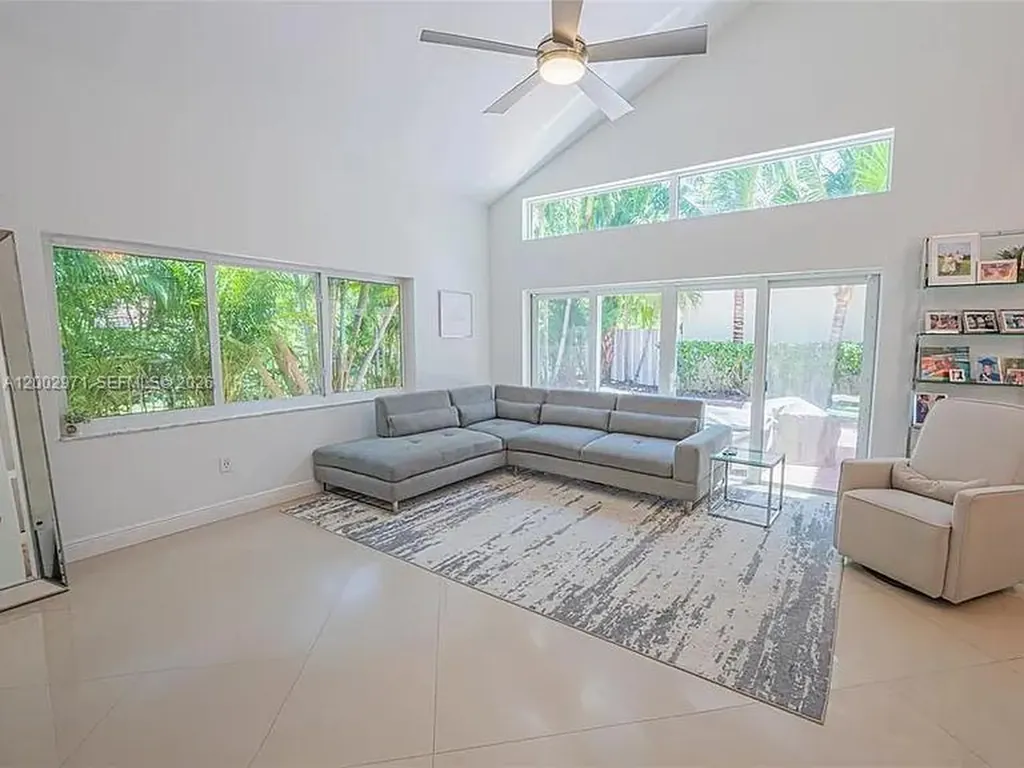1135 W Lake Street Hollywood FL 33019