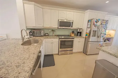 1135 W Lake Street Hollywood FL 33019