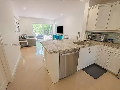 1135 W Lake Street Hollywood FL 33019