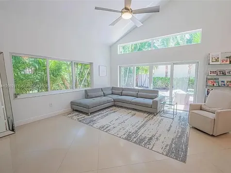 1135 W Lake Street Hollywood FL 33019