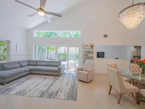 1135 W Lake Street Hollywood FL 33019