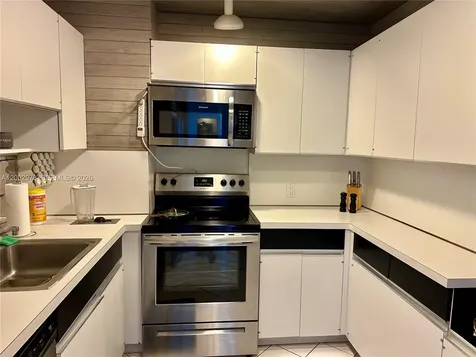 100 Bayview Drive Sunny Isles Beach FL 33160