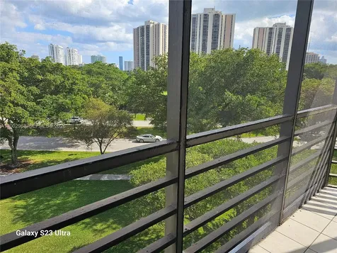 20400 W Country Club Drive Aventura FL 33180