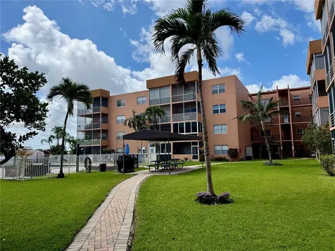 3048 E Sunrise Lakes Drive Sunrise FL 33322