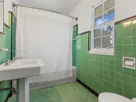 2724 NW 19th Avenue Miami FL 33142