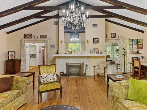 2724 NW 19th Avenue Miami FL 33142