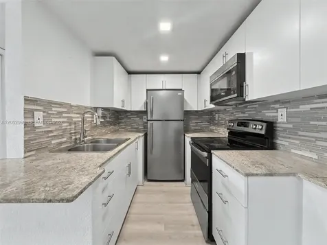 606 W 81st Street Hialeah FL 33014