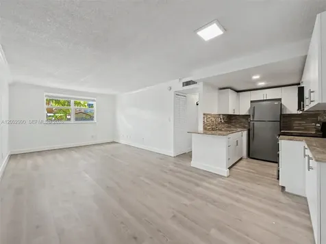 606 W 81st Street Hialeah FL 33014