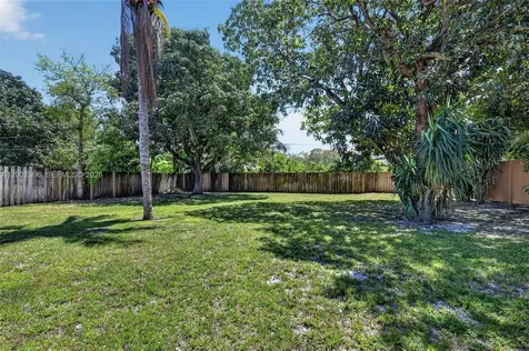 172 NW 116th Street Miami FL 33168