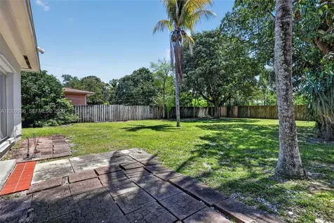 172 NW 116th Street Miami FL 33168