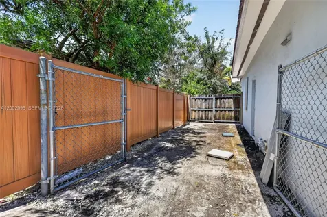 172 NW 116th Street Miami FL 33168