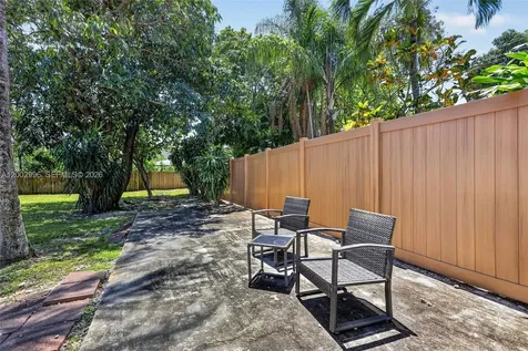 172 NW 116th Street Miami FL 33168