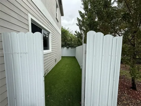 1743 SE 9th Terrace Homestead FL 33034