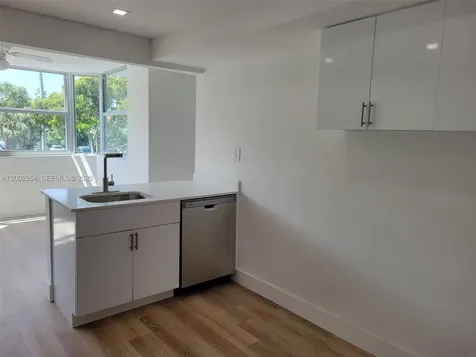 16546 NE 26th Avenue North Miami Beach FL 33160