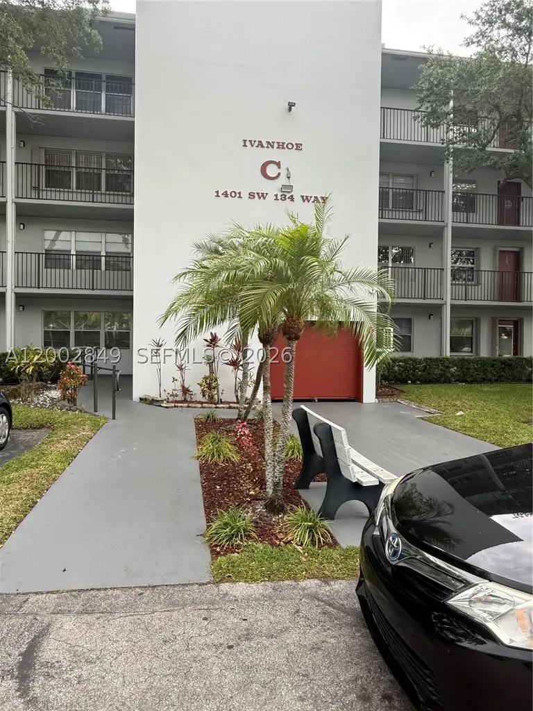 1401 SW 134th Way Pembroke Pines FL 33027