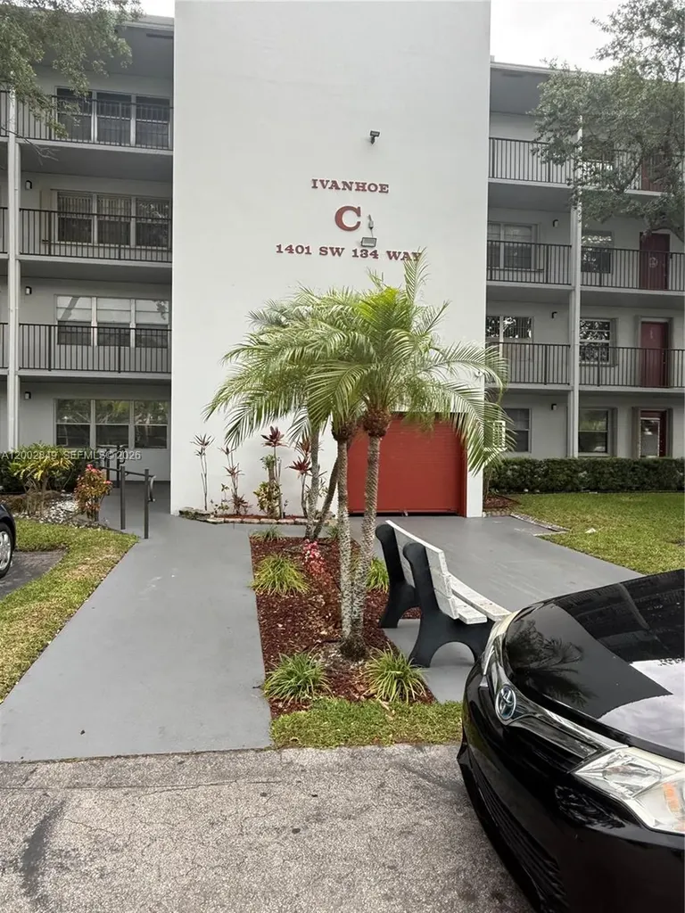 1401 SW 134th Way Pembroke Pines FL 33027
