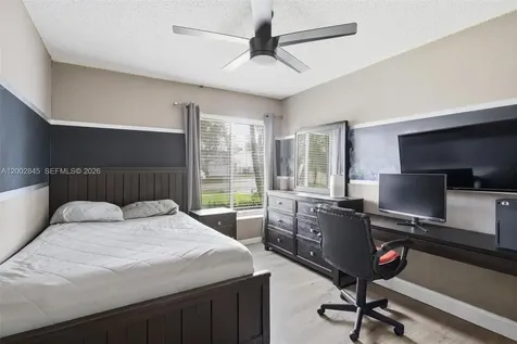 921 Monticello Avenue Davie FL 33325