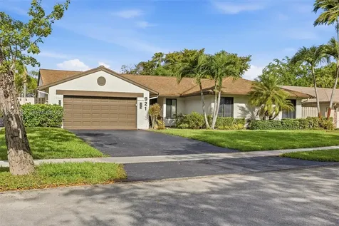 921 Monticello Avenue Davie FL 33325