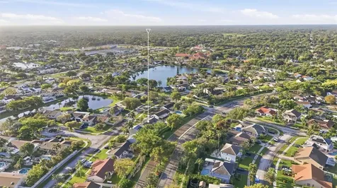 921 Monticello Avenue Davie FL 33325