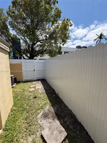412 SW 10th Street Hallandale Beach FL 33009
