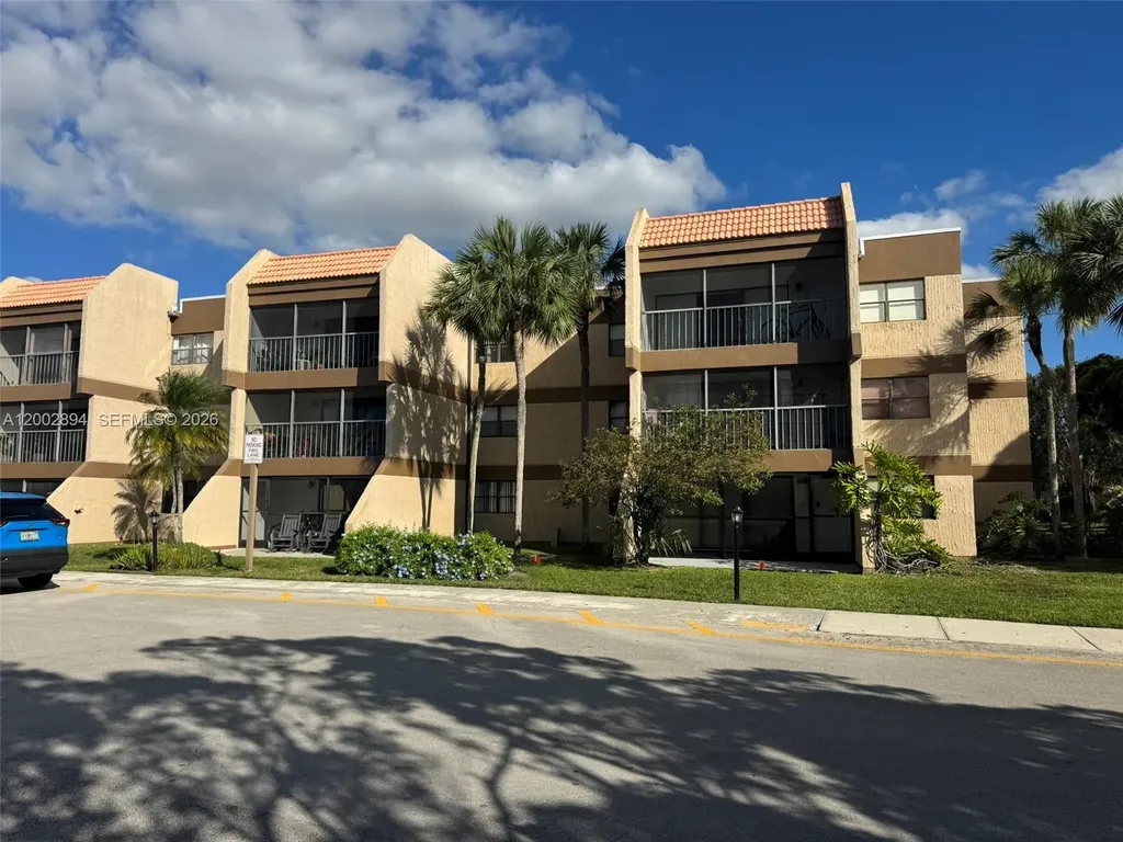 240 Lakeview Drive Weston FL 33326