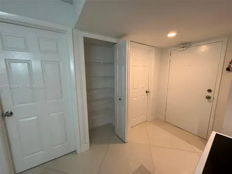 240 Lakeview Drive Weston FL 33326