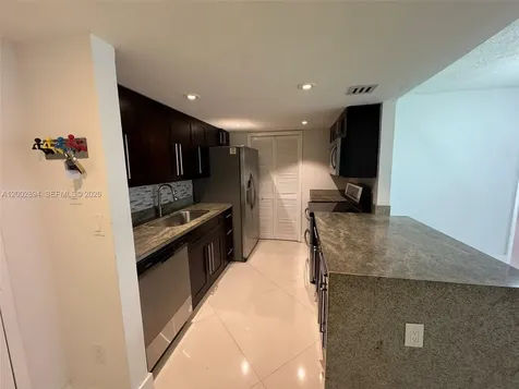 240 Lakeview Drive Weston FL 33326