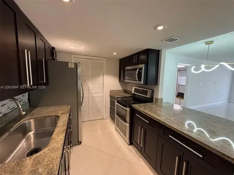 240 Lakeview Drive Weston FL 33326