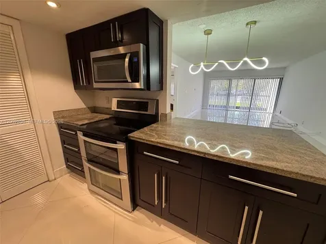 240 Lakeview Drive Weston FL 33326