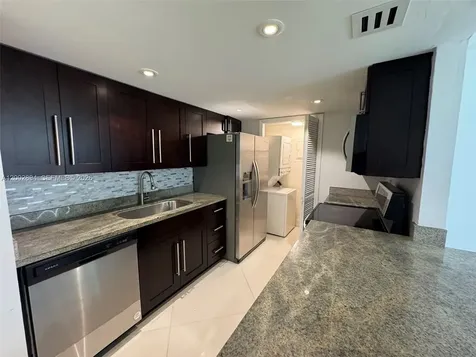 240 Lakeview Drive Weston FL 33326