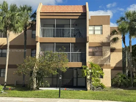 240 Lakeview Drive Weston FL 33326