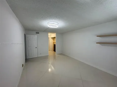 240 Lakeview Drive Weston FL 33326
